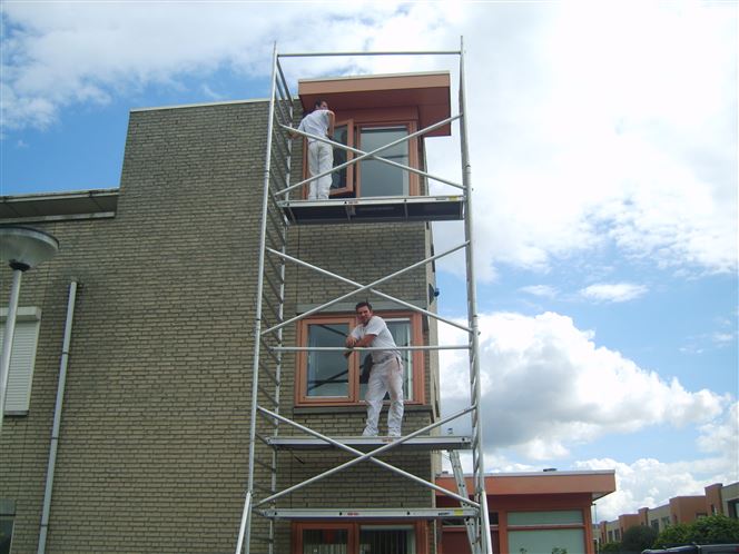 Schilder Vlijmen aan het werk Schilder Vlijmen aan het werk